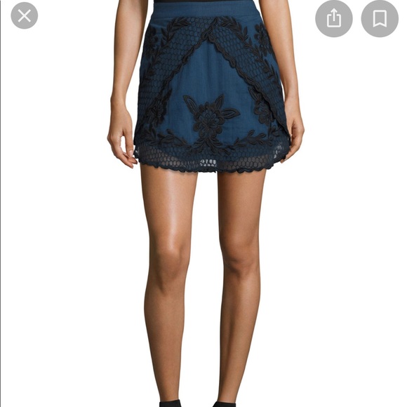 TryB Embroided tulip skirt. Size small - Picture 5 of 5